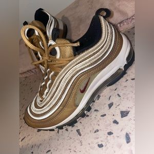 2017 Gold Nike Air Max size 4 in big kids - used